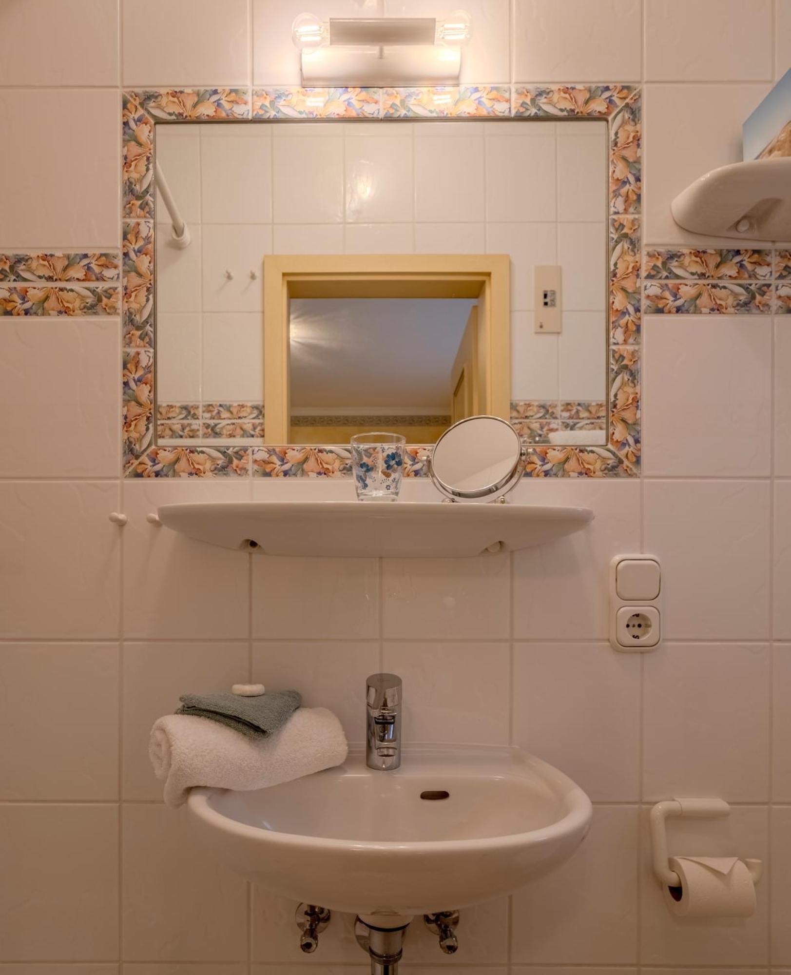 Hotel Wiesbaden Веннингштедт Экстерьер фото